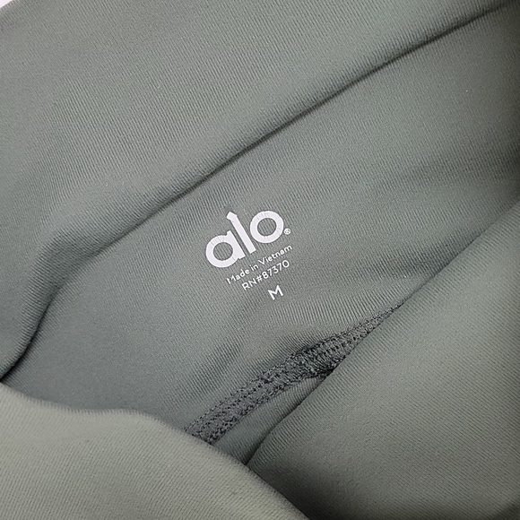 Alo Yoga High Waist Moto Legging Jungle M (one small hole) - Picture 6 of 11